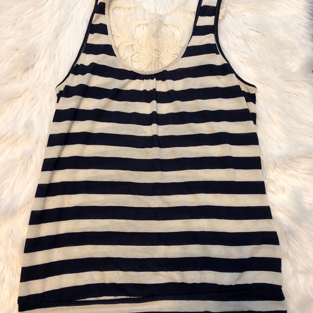 “Free Kisses” Tank Top - Picture 1 of 4